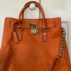 Authentic Michael Kors handbag in perfect condition. Used 2 times